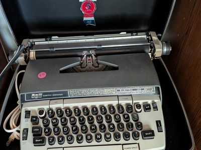 Vintage Smith-Corona Electra 120 Electric Typewriter with Case - Fully Functional