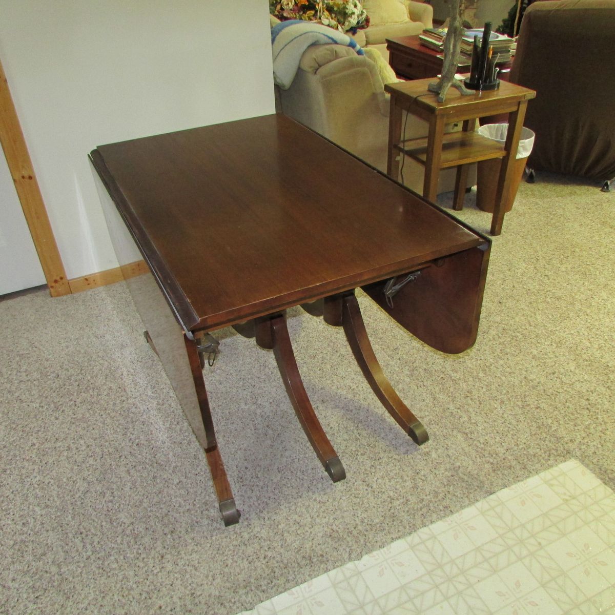 Duncan Phyfe Style Drop Leaf Dining Table W/ 6 Chairs