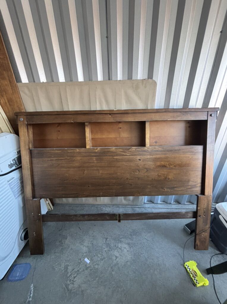 Queen Headboatdvwith Drawers Below