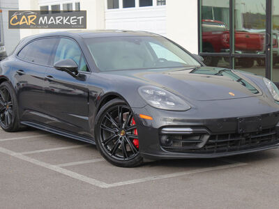 2020 Porsche Panamera GTS Sport Turismo