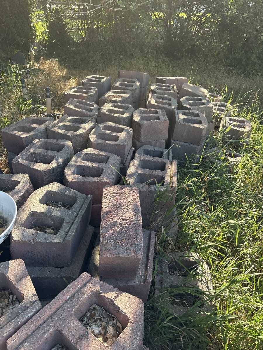 Stackable Concrete Retaining Wall Blocks