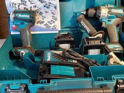 Makita Brushless Cordless Drill and Impact Driver Combo Kit with Charger, Batteries, and Hard Case