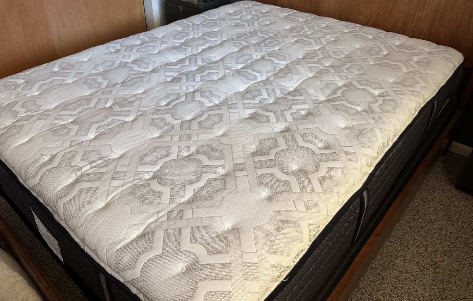 Queen Sealy Posturepedic Cushion Firm