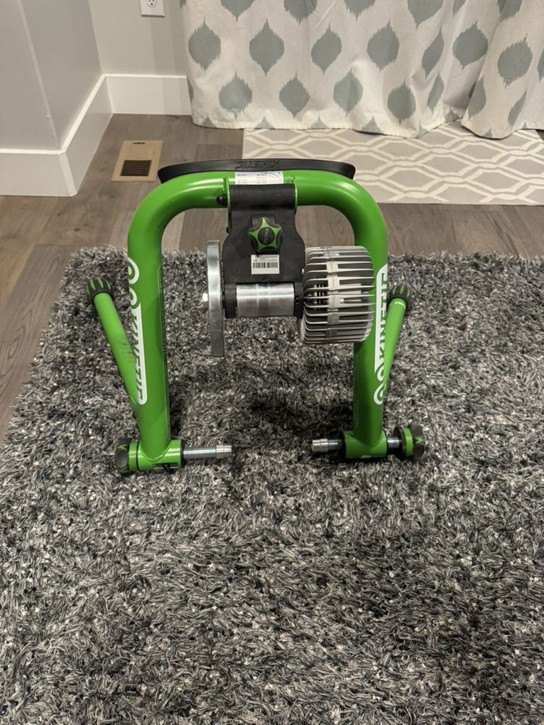 Kinetic Fluid Indoor Bike Trainer bicycling Stand