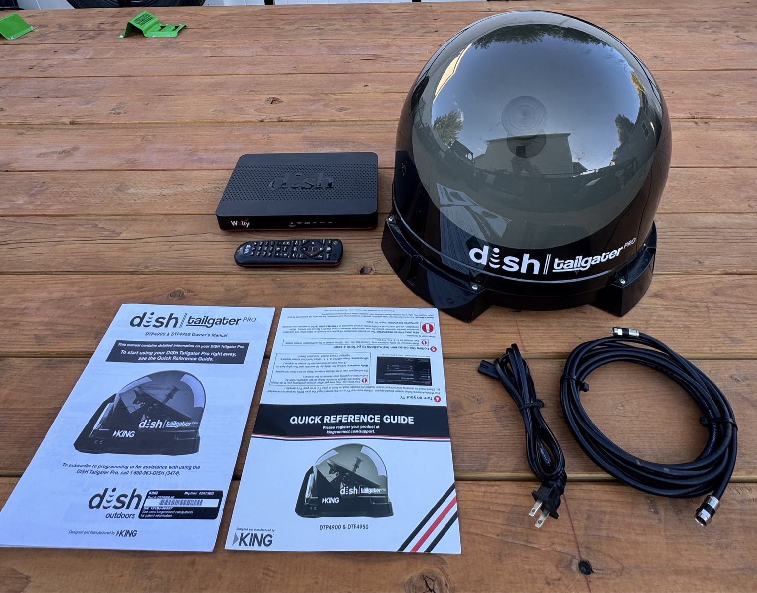 Portable KING DTP4950 DISH Tailgater Pro Bundle