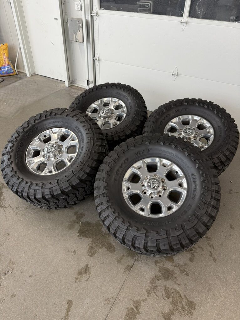NEW 38x15.50r18 Toyo M/t/ 18in Ram 3500 Wheels