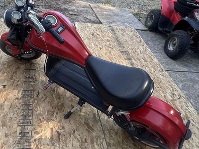 Electric Harley Eahora M1P fat-tire electric chopper