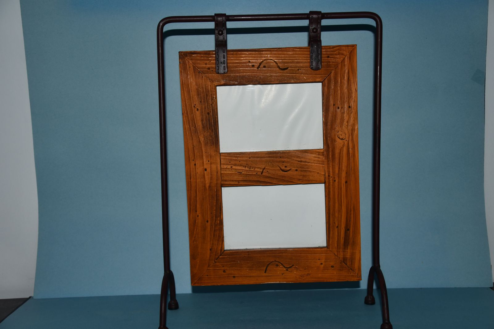 WOOD & METAL WESTERN 2 PICTURE HOLDER ~ PICTURE WINDOWS 3.5" x 5.5" ~ OVERALL HEIGHT 16" ~ CLEAN!