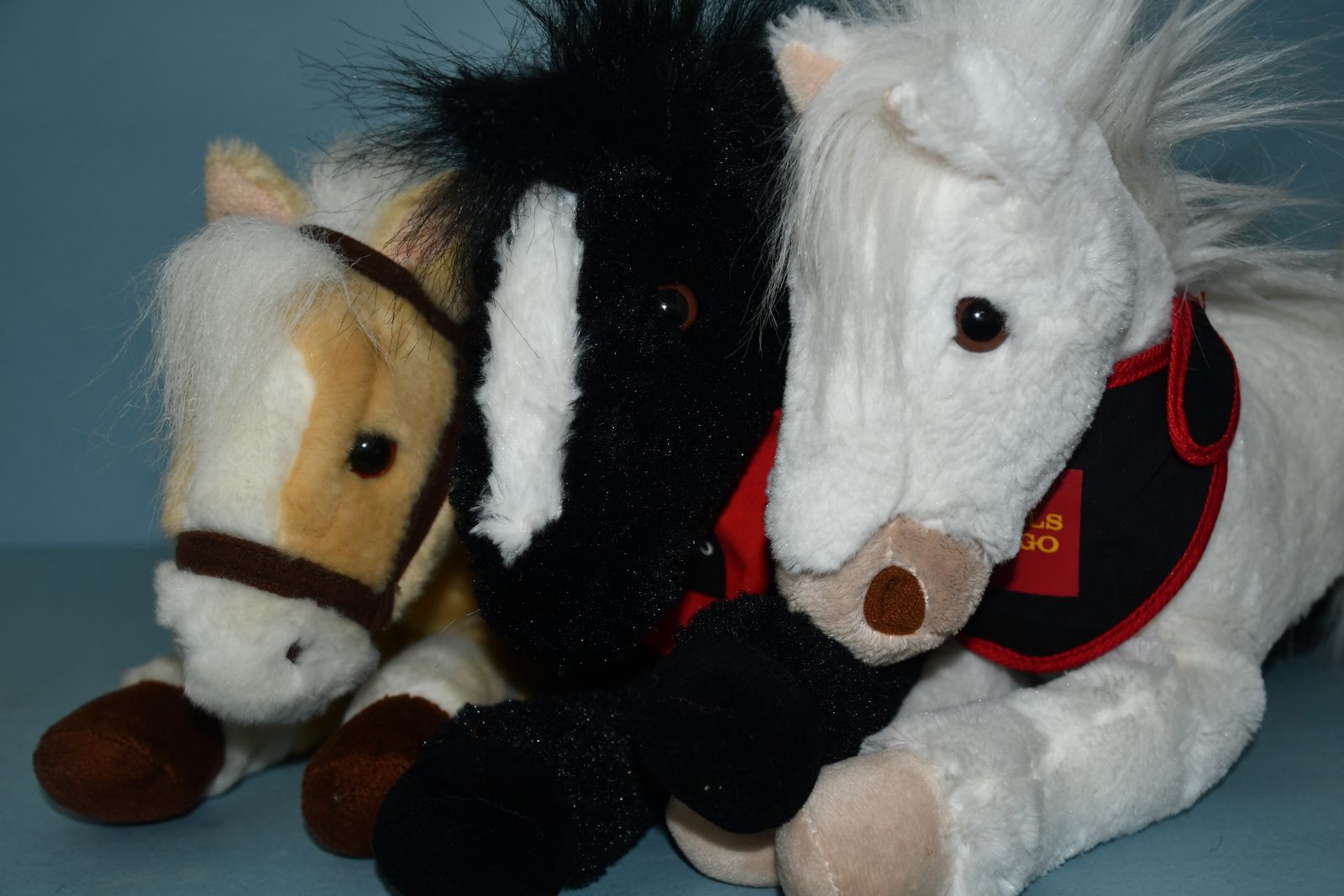 3 VINTAGE "WELLS FARGO" HORSES ~ STUFFED ANIMALS ~ HEIGHT 14" ~ CUTE & CLEAN!