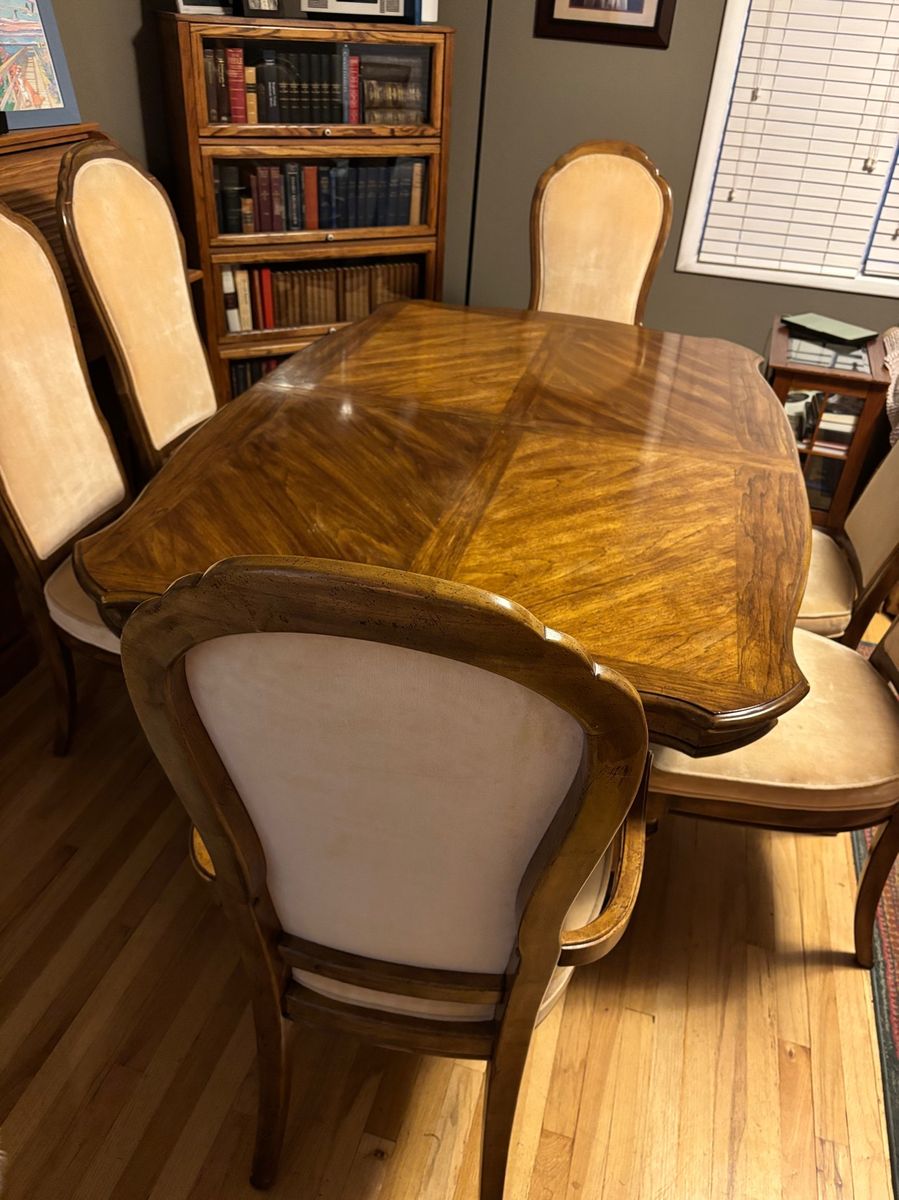 Vintage Dining Set - Solid Wood Table with 2 Leaves & 6 Upholstered Chairs, Traditional Style