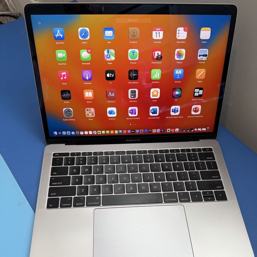MacBookPro13” (2017) –256GB – Excellent Condition