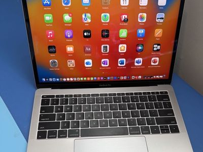 MacBookPro13” (2017) –256GB – Excellent Condition