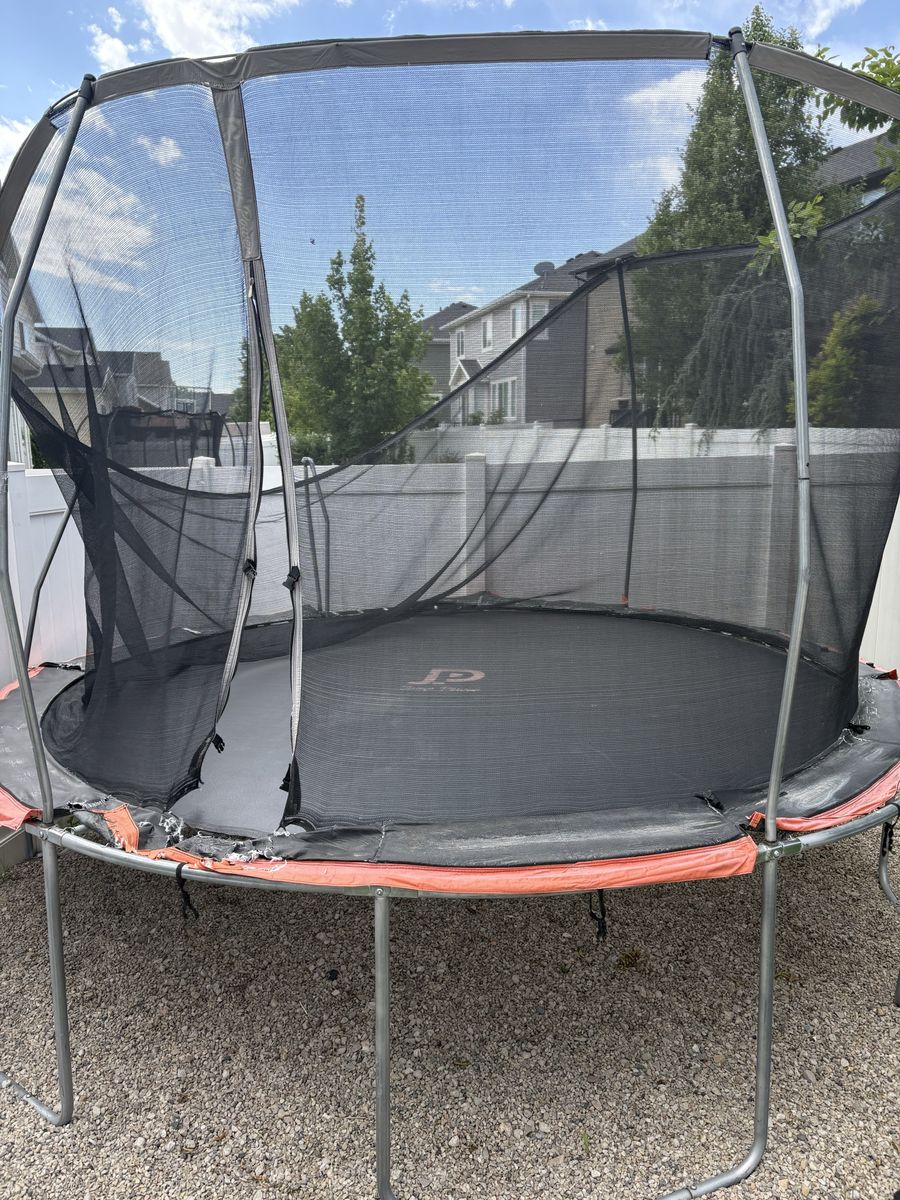 Free trampoline 16feet 4inches *pick up only*