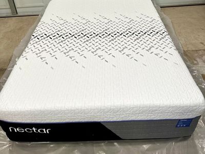 Nectar Luxe Hybrid Mattress - Queen, Cooling Memory Foam, Like-New— Delivery Available
