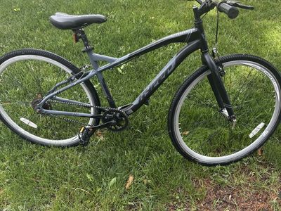 Hyper bike 700 inch wheels 17” frame size single speed and ready to be enjoyed 40.00 only price is firm
