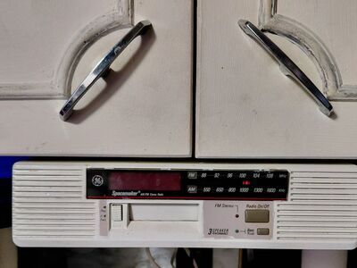 Vintage GE Spacemaker AM/FM Stereo Radio