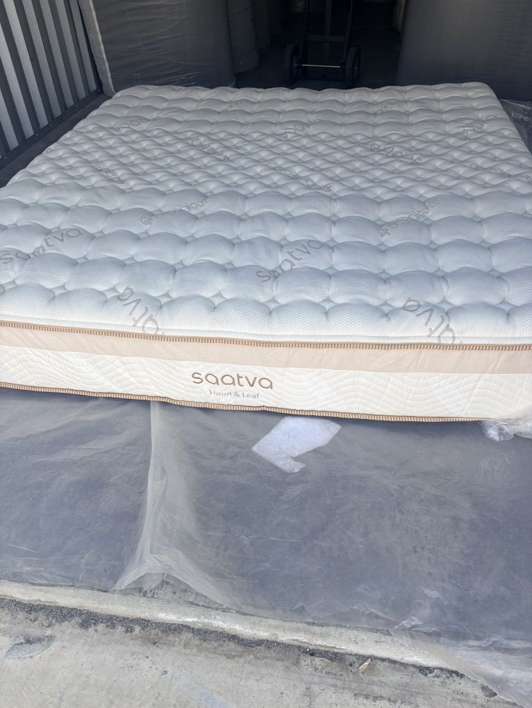 Saatva Loom & Leaf King Mattress
