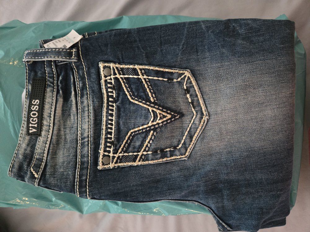 Vigoss Women's Blue Denim Jeans with Embellished Pockets - Size 6 New with Tags