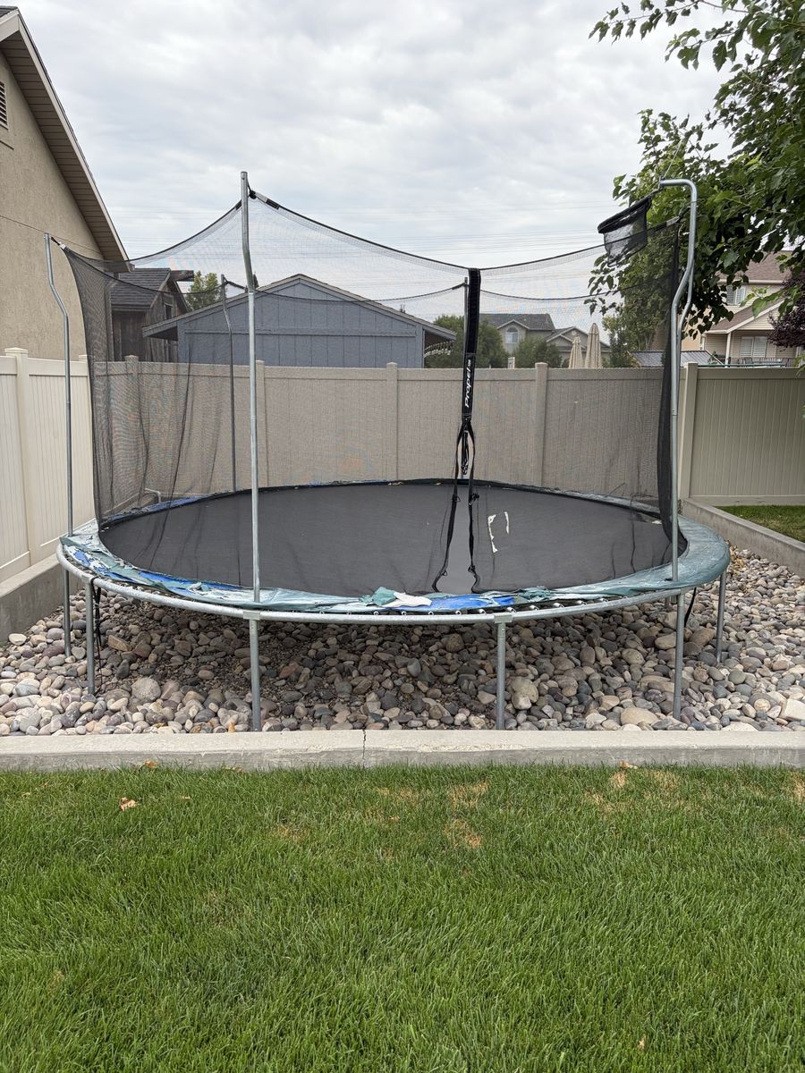 Propel 15ft Trampoline with Enclosure Net