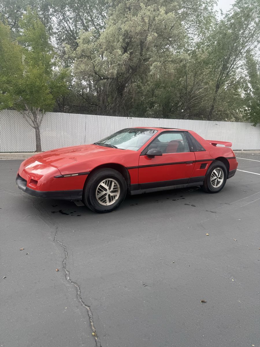 1986 Pontiac Fiero SE