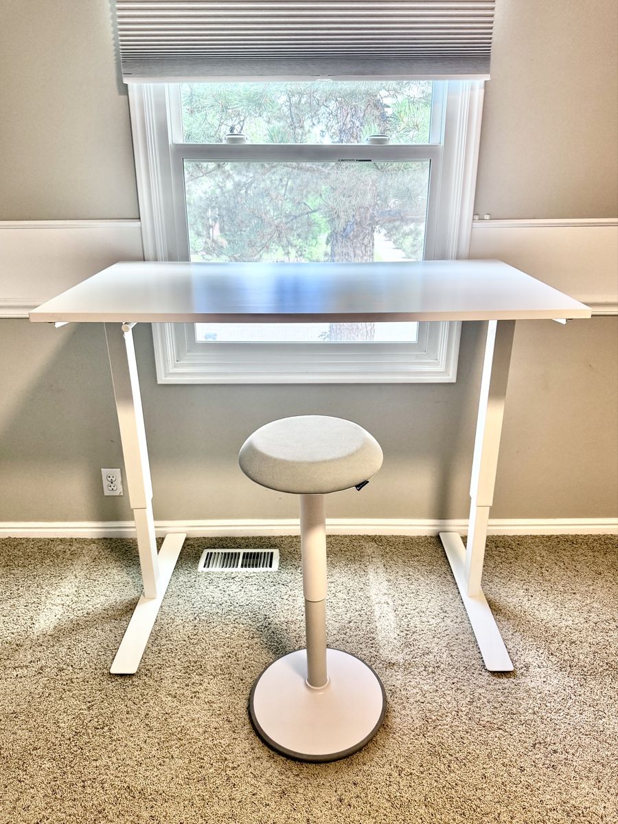 Adjustable ergonomic wobble stool