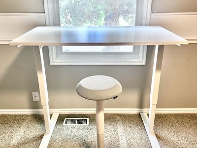 Adjustable ergonomic wobble stool