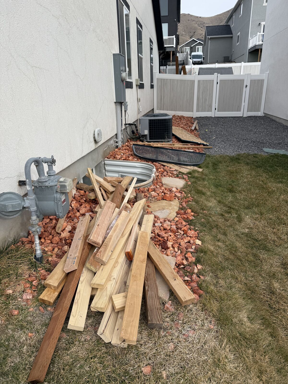 FREE WOOD SCRAPS AND PLYWOOD