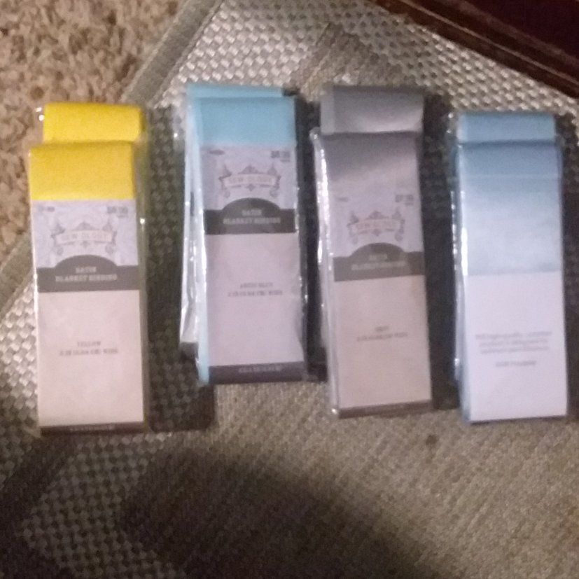 8 PACKAGES  OF BLANKET BINDING.... 4 COLORS