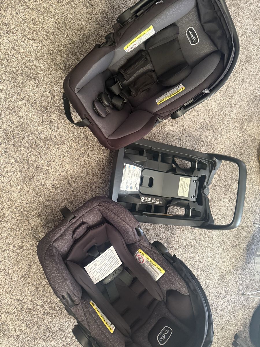 Evenflo LiteMax Infant Car Seats with Base - 2 Seats & 1 Base, Excellent Condition