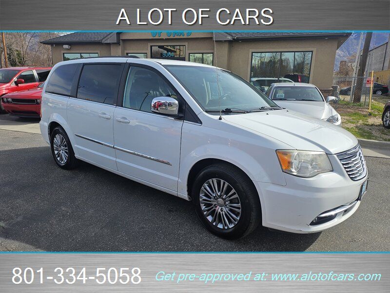 2014 CHRYSLER TOWN AND COUNTRY 30th Anniversary