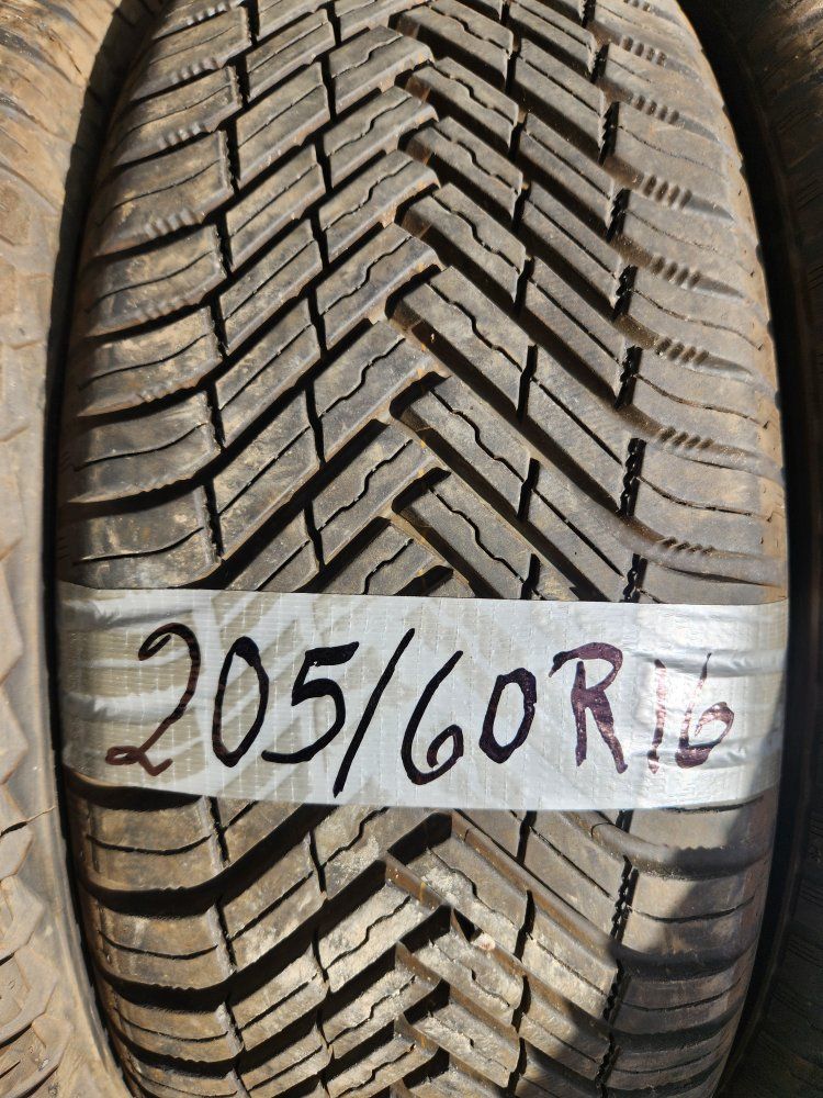 205/60r16 michelin crossclimate2