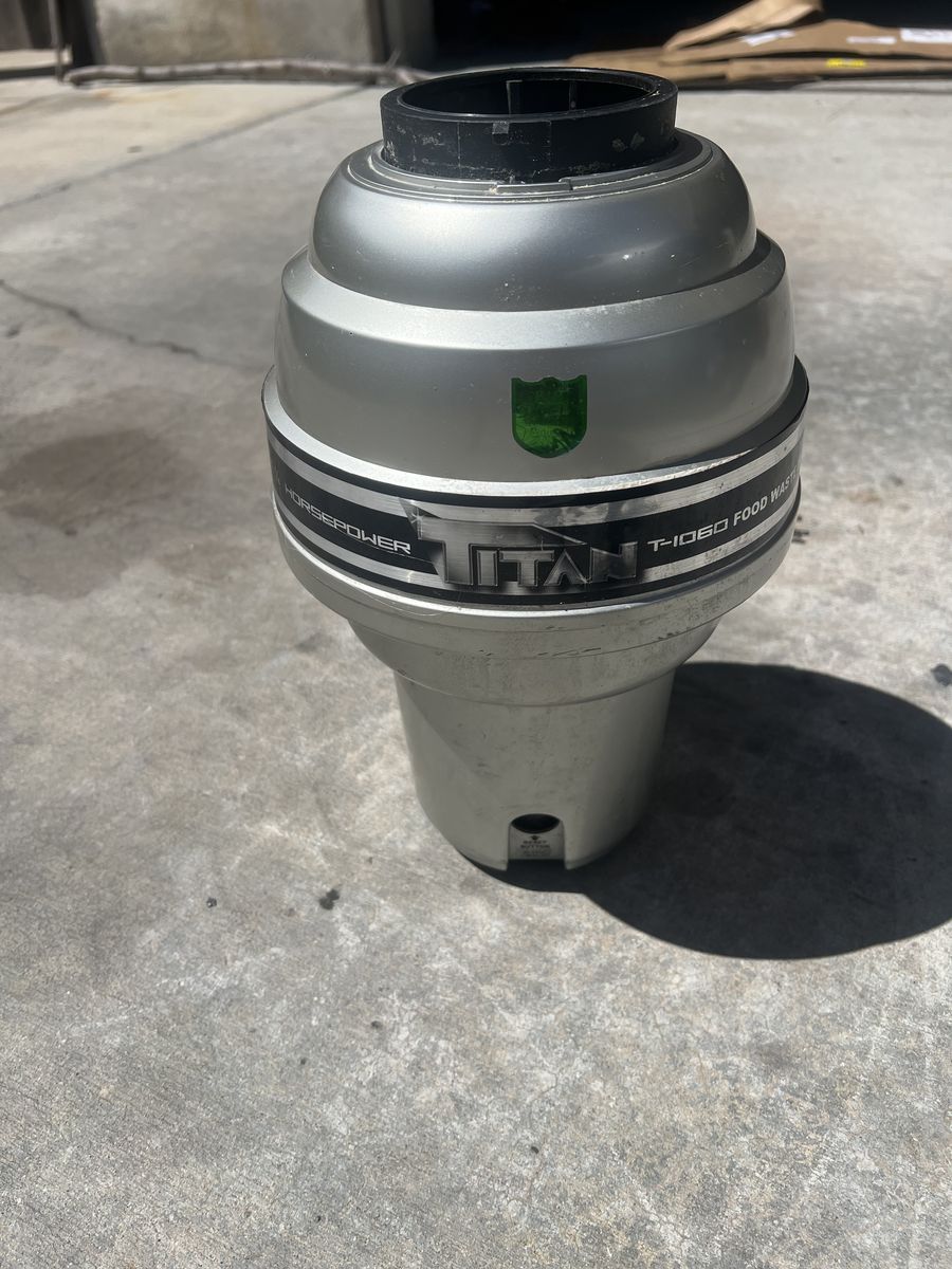 TITAN 1 1/4 HP GARBAGE DISPOSAL