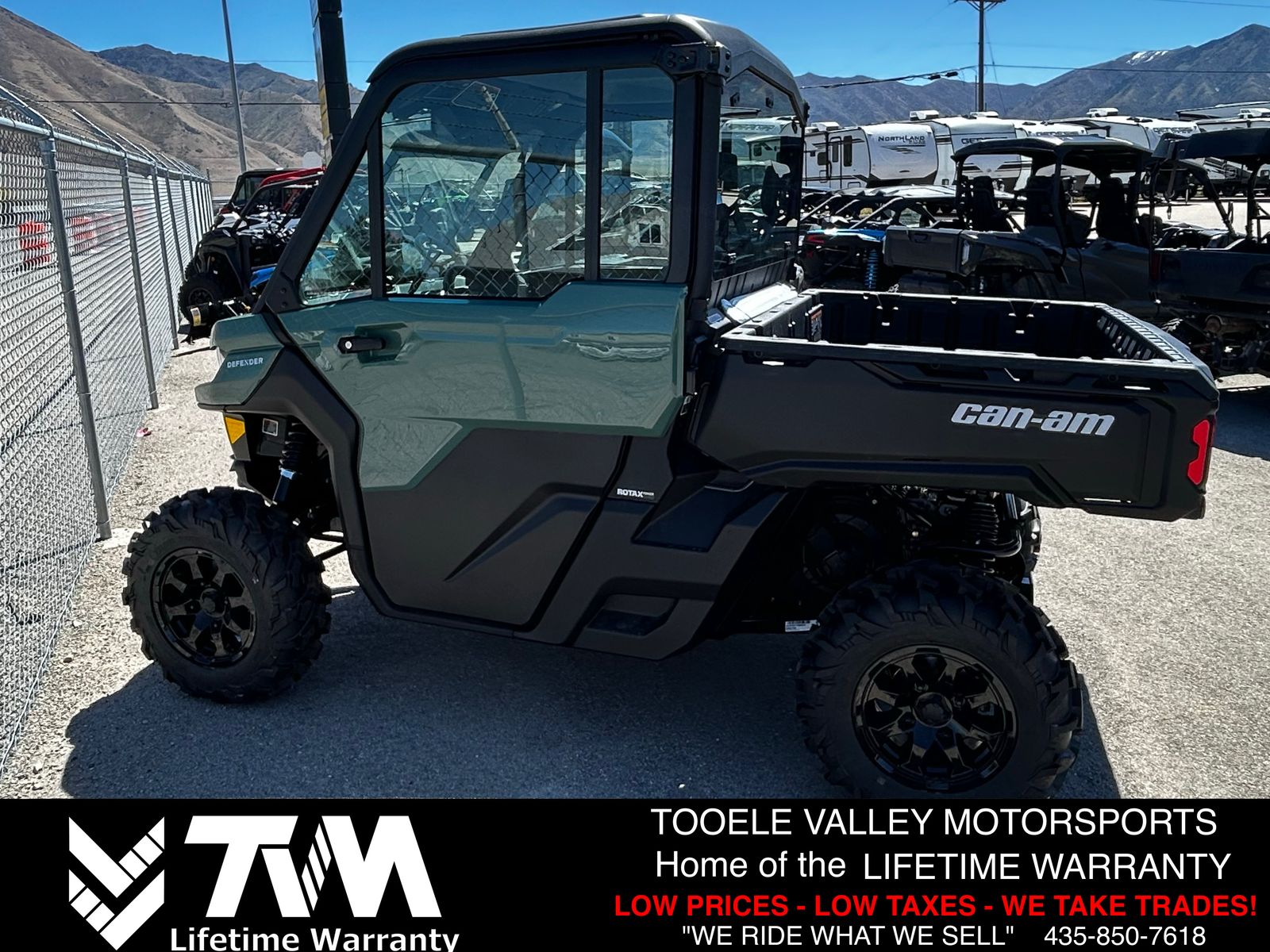 2026 Can-Am Defender DPS Cab HD10