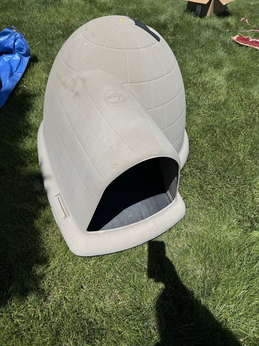 Dog igloo large