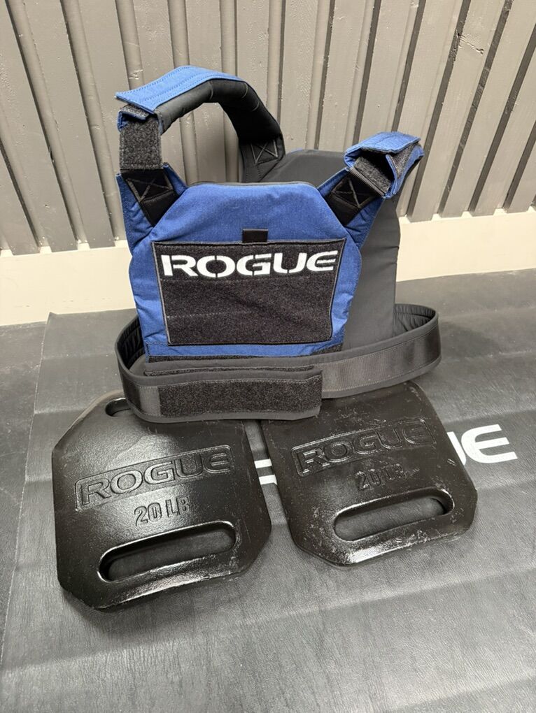 New Rogue Echo Vest With Pair Of 20lb Vest Plates