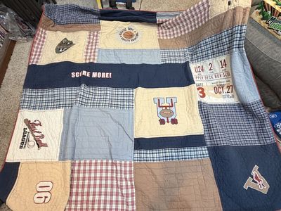 Queen Comfortor With 2 Shams, 2 Small Pillows