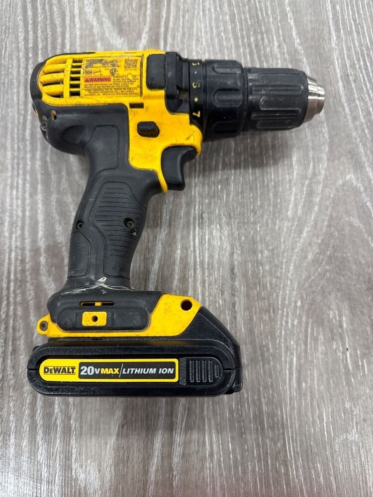 DEWALT 20V DRILL