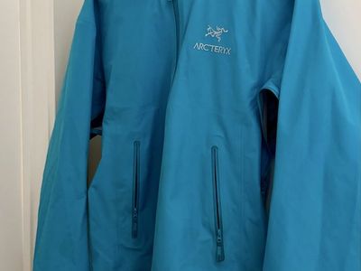 Arc'teryx Beta Lt Gore-Tex Hooded Jacket Medium