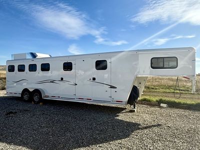 2024 TrailsWest 4 Horse