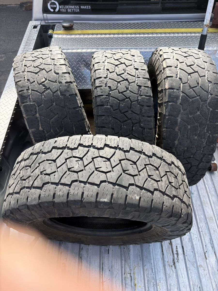 Toyo AT3 285/75R17
