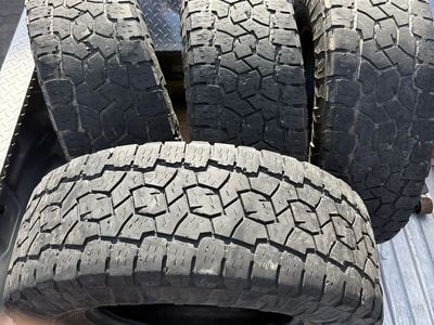 Toyo AT3 285/75R17