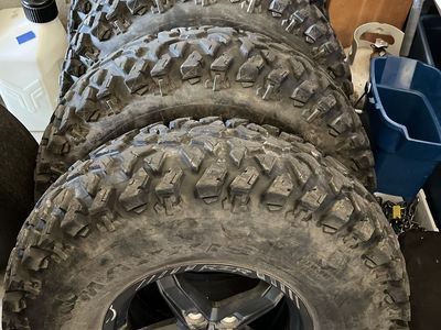 32x10x15 Maxxis Rampage Fury