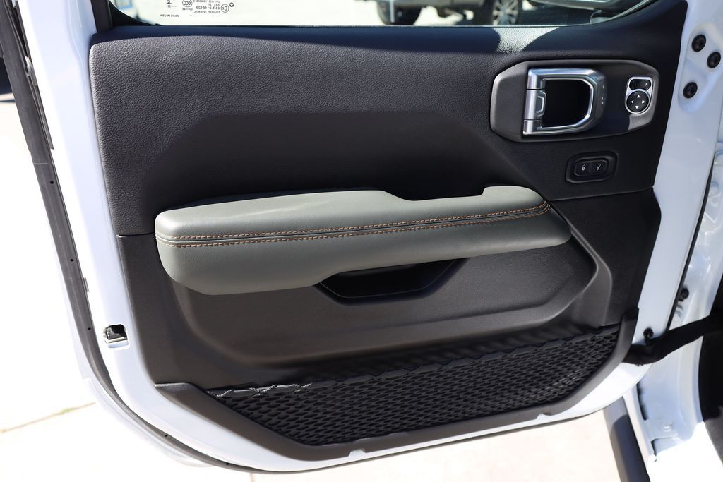 Main image 9