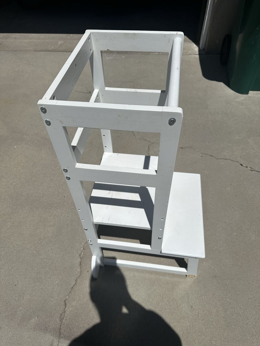 Toddler standing tower
