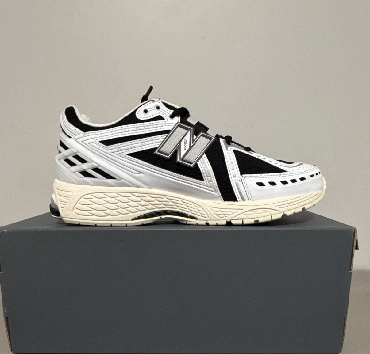 New Balance 1906R Unisex Low Top Lace-Up Sneakers White/Black Mesh U1906RCI