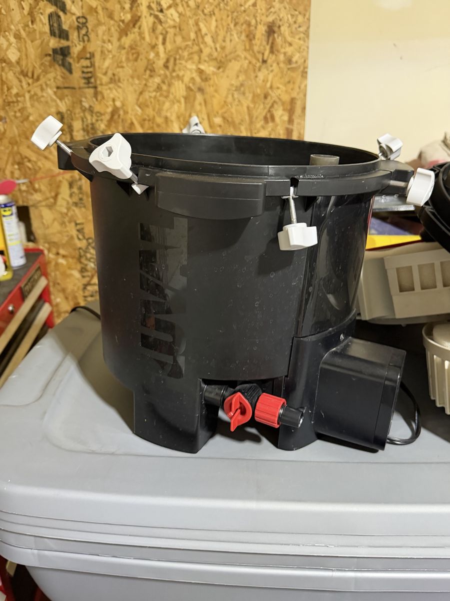 Fluval FX4 canister aquarium filter