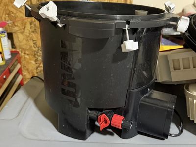 Fluval FX4 canister aquarium filter