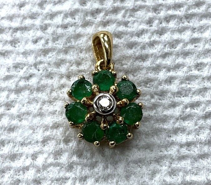 Yellow Gold Emerald Pendant 1.1g/14kt
