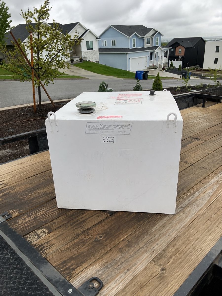 $700 Weather Guard 100 Gallon Steel Transfer Tank with hand pump assembly