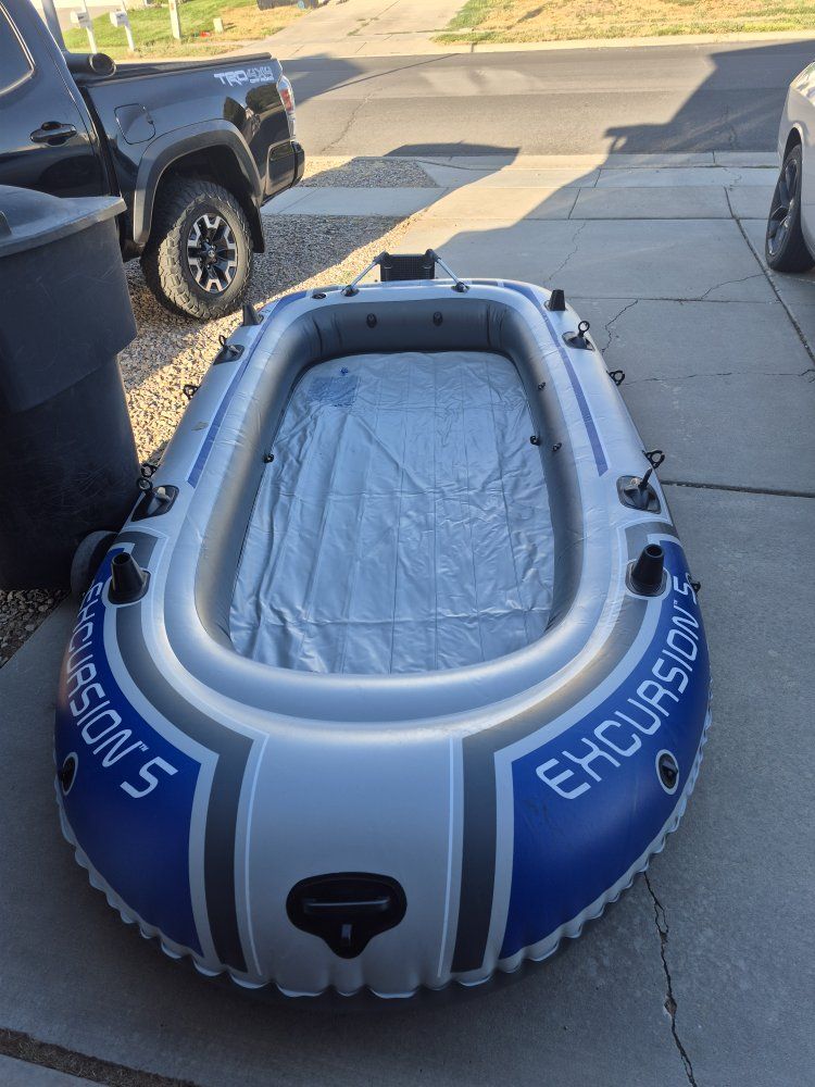 Never used 12 ft inflatable raft w/ new Minn Kota 40 lbs motor.